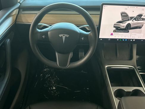 Used 2023 Tesla Model Y Performance AWD/4WD image 15