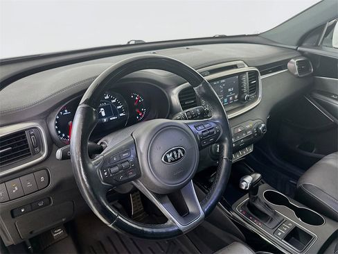 Used 2016 Kia Sorento SX image 10