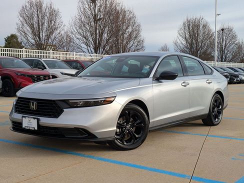 Certified 2025 Honda Accord SE image 2