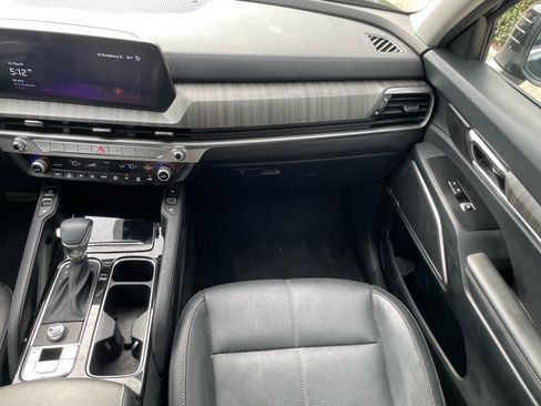 Used 2024 Kia Telluride EX w/ EX Captain's Chair Package FWD image 9