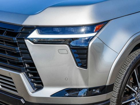 Used 2024 Lexus GX 550 w/ Accessory Package (2T) AWD/4WD image 8