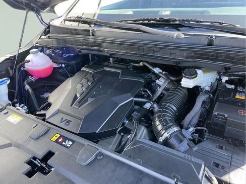 Used 2026 Kia Carnival EX FWD image 11