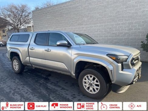 Used 2025 Toyota Tacoma SR5 image 1