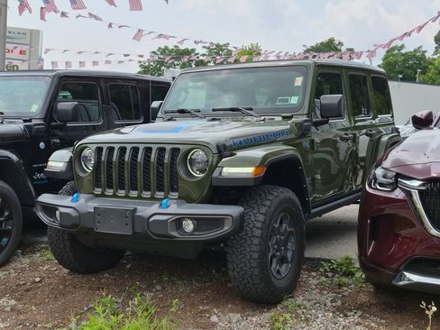 Used 2023 Jeep Wrangler Unlimited Rubicon 4xe w/ Cold Weather Group AWD/4WD image 2