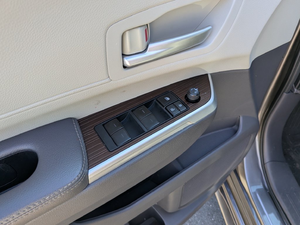 Used 2022 Toyota Sienna XLE FWD image 19