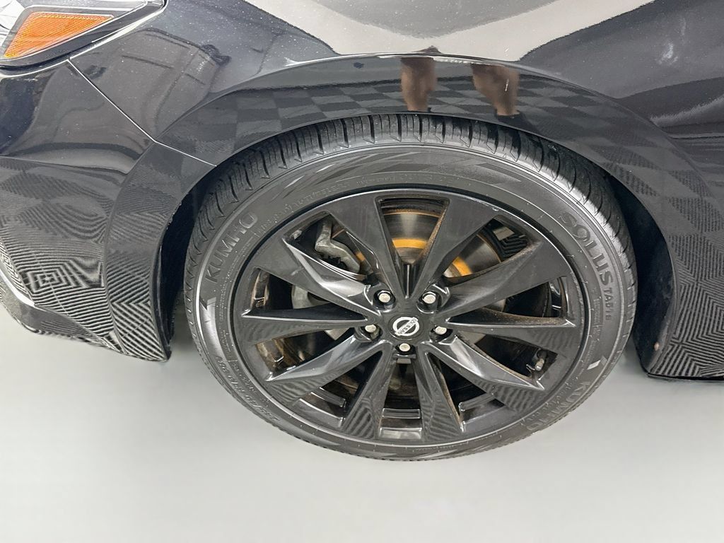 Certified 2022 Nissan Maxima SR w/ Sport Mat Group FWD image 37
