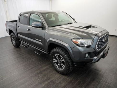 Used 2019 Toyota Tacoma TRD Sport w/ Technology Package RWD image 2