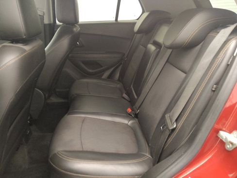 Used 2020 Chevrolet Trax LT w/ LT Convenience Package image 18