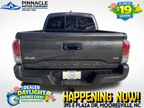 Used 2016 Toyota Tacoma Limited w/ Exterior Package image 4