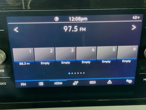 Used 2025 Volkswagen Jetta SE image 21