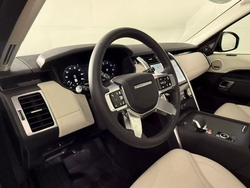 Used 2025 Land Rover Discovery S AWD/4WD image 5
