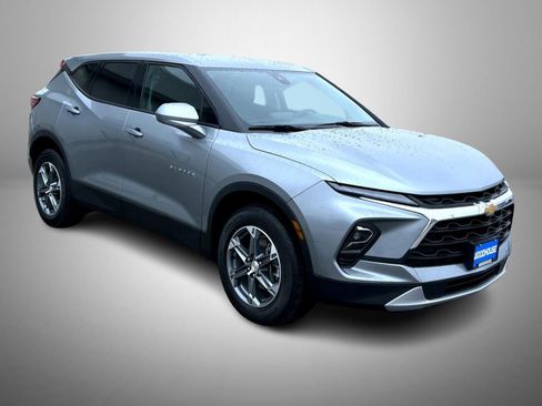 Certified 2025 Chevrolet Blazer LT image 3