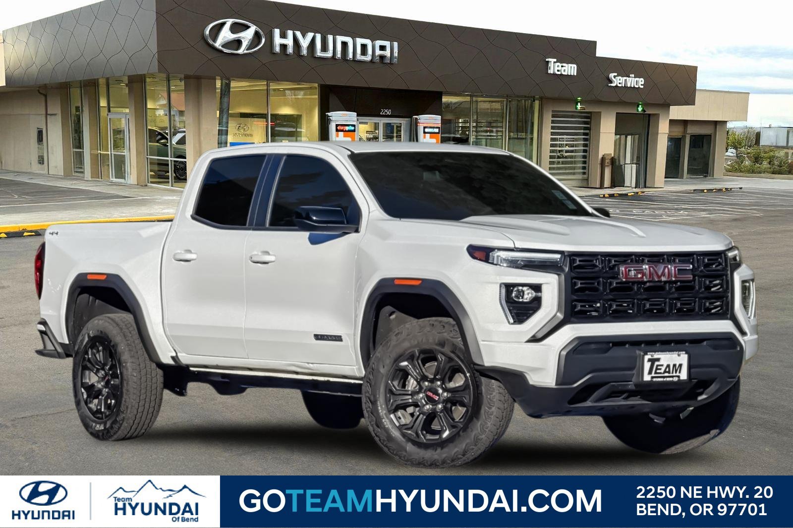 Used 2025 GMC Canyon Elevation AWD/4WD image 1