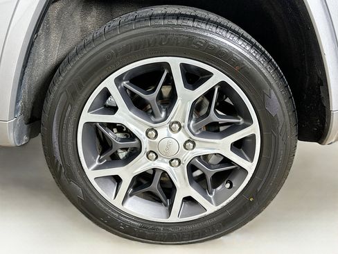 Used 2019 Jeep Grand Cherokee Overland image 11