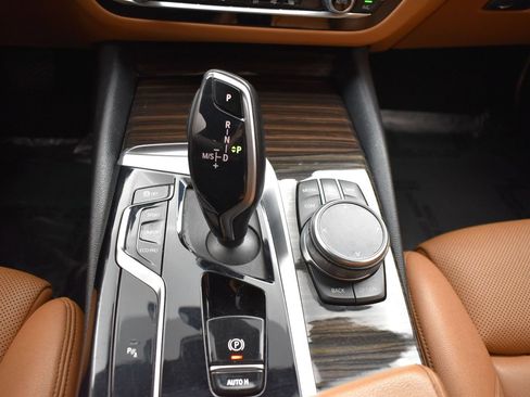 Used 2021 BMW 530i xDrive w/ Convenience Package AWD/4WD image 10