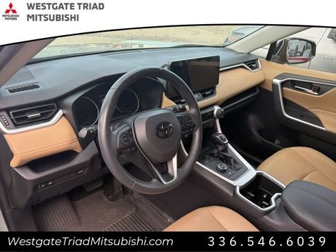 Used 2022 Toyota RAV4 XLE Premium AWD/4WD image 4