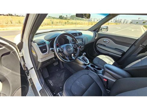 Used 2017 Kia Soul + image 10