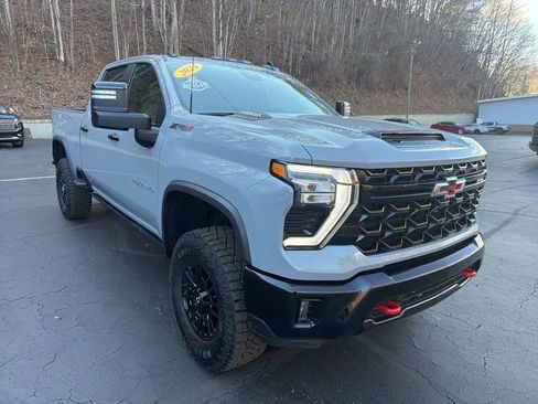 Certified 2024 Chevrolet Silverado 2500 ZR2 w/ Technology Package image 5