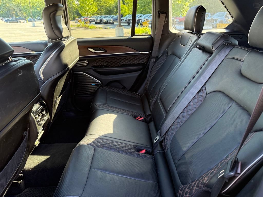 Used 2023 Jeep Grand Cherokee Summit AWD/4WD image 20