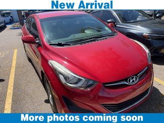 Used 2015 Hyundai Elantra SE video 1