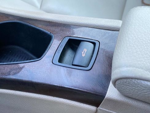 Used 2010 BMW 335i Convertible image 25