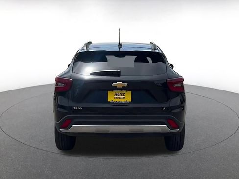 Used 2025 Chevrolet Trax LT FWD image 12