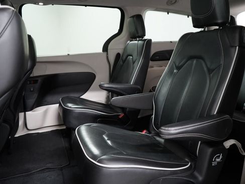 Used 2023 Chrysler Pacifica Limited FWD image 25
