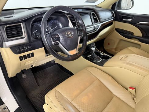 Used 2015 Toyota Highlander Limited w/ Driver Technology Package image 3