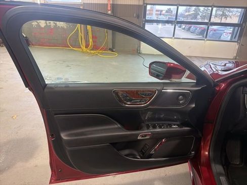 Used 2017 Lincoln Continental Reserve w/ Climate Package image 20