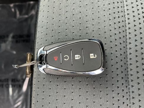 Used 2025 Chevrolet Trax LT w/ LT Convenience Package image 18