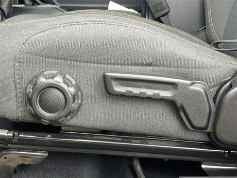 Used 2024 Jeep Gladiator Sport image 18