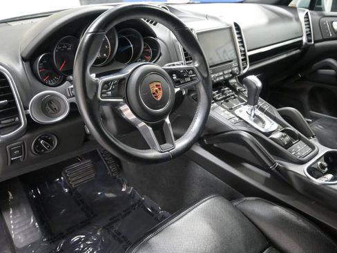 Used 2018 Porsche Cayenne Platinum Edition w/ Premium Package image 8