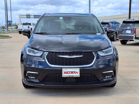 Used 2024 Chrysler Pacifica Touring-L image 5