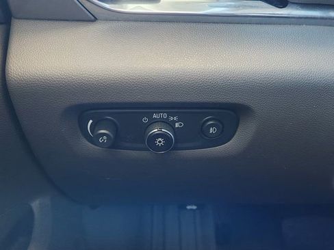 Used 2020 Chevrolet Traverse LT image 24