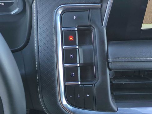 Used 2024 GMC Yukon SLT image 15