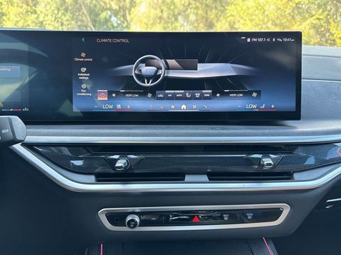 Certified 2025 BMW X7 xDrive40i w/ M Sport Package image 23