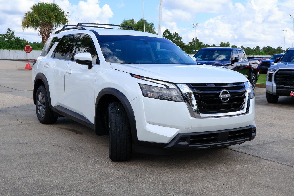 Used 2025 Nissan Pathfinder SV FWD image 26