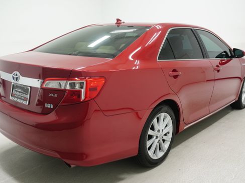 Used 2014 Toyota Camry XLE w/ Leather Package FWD image 4