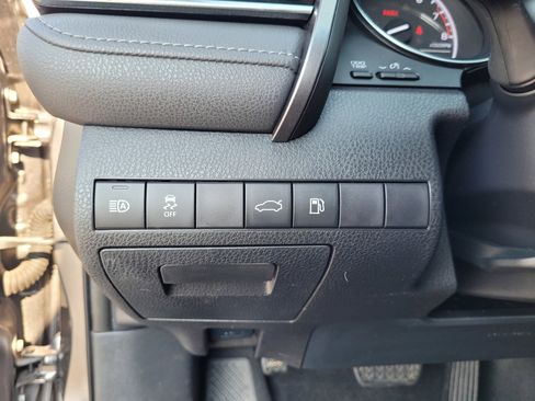 Used 2018 Toyota Camry LE image 24