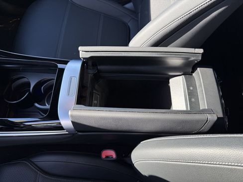 Certified 2025 Mercedes-Benz GLC 300 4MATIC image 18