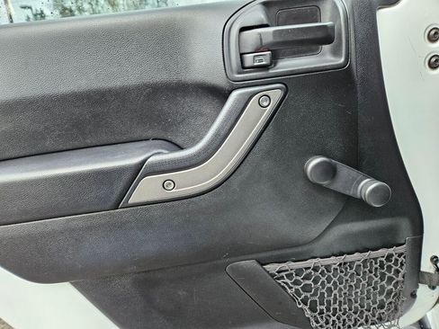 Used 2017 Jeep Wrangler Unlimited Sport w/ Max Tow Package image 15