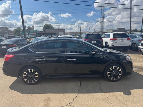 Used 2019 Nissan Sentra SR w/ Exterior Package image 6