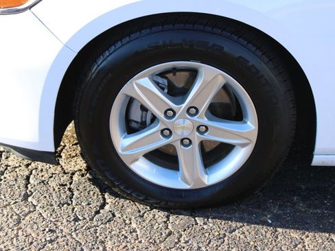 Used 2024 Chevrolet Malibu LT image 44