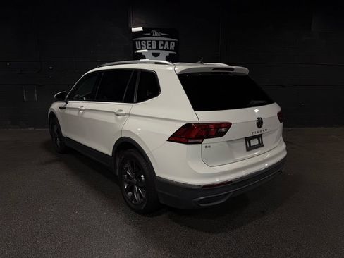 Used 2022 Volkswagen Tiguan SE w/ Panoramic Sunroof Package FWD image 3