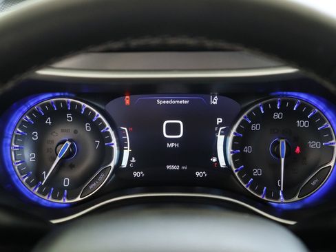 Used 2022 Chrysler Pacifica Touring-L FWD image 14