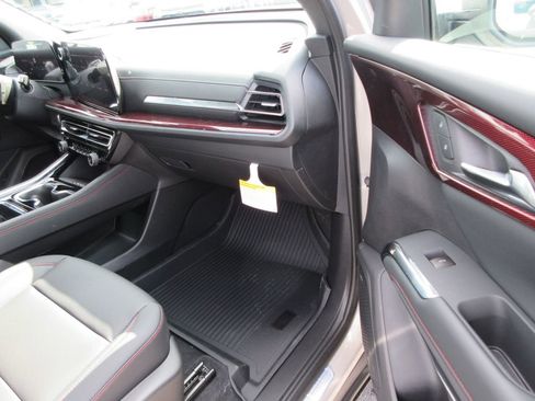 New 2026 Chevrolet Traverse Z71 w/ Driver Confidence Package AWD/4WD image 19