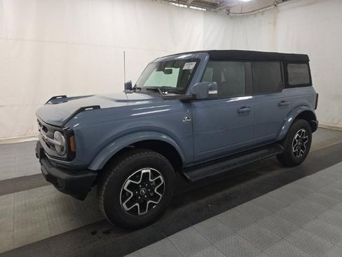 Used 2025 Ford Bronco Outer Banks image 2