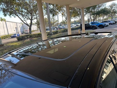 Used 2024 Jeep Wagoneer Launch Edition image 17