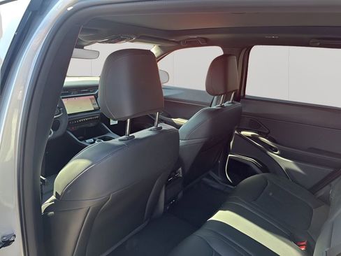 New 2026 Jeep Cherokee Overland image 18