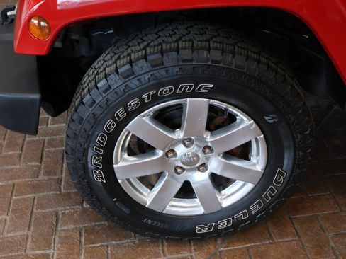 Used 2012 Jeep Wrangler Unlimited Sahara w/ Dual Top Group AWD/4WD image 8